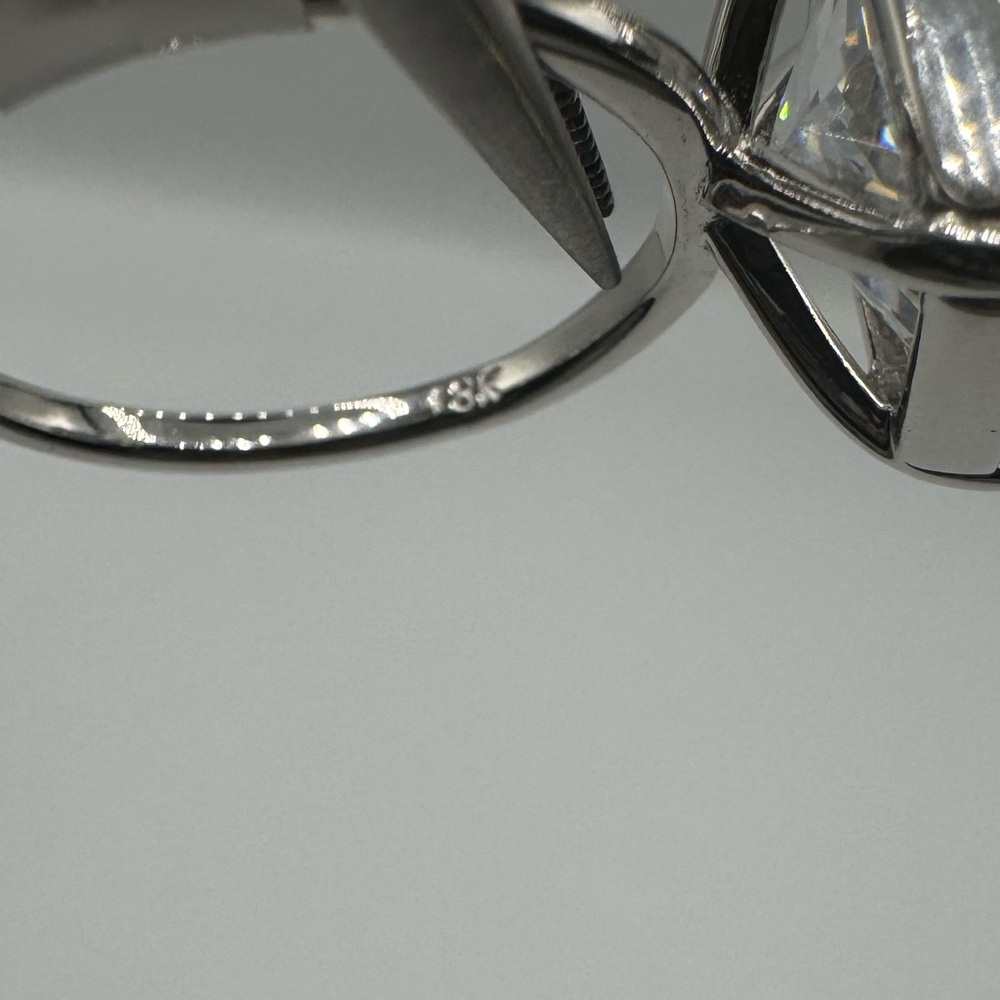18k 7ct Radiant Cut Ring - Picture 6 of 16